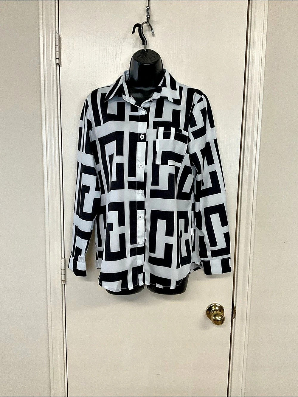 Geometric Button Down Shirt in Black & White Size Small NWT